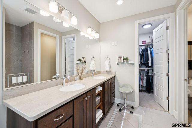 9335 Ravenwood Lane, Lincoln, NE 68526