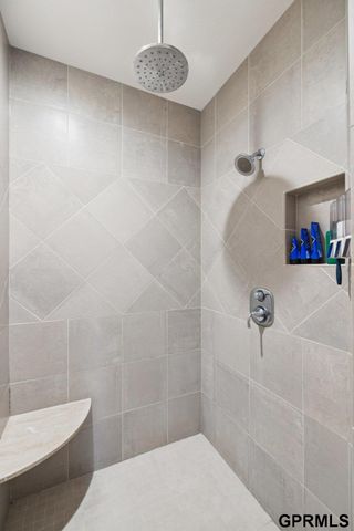 9335 Ravenwood Lane, Lincoln, NE 68526