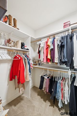 9335 Ravenwood Lane, Lincoln, NE 68526