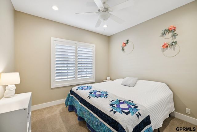 9335 Ravenwood Lane, Lincoln, NE 68526