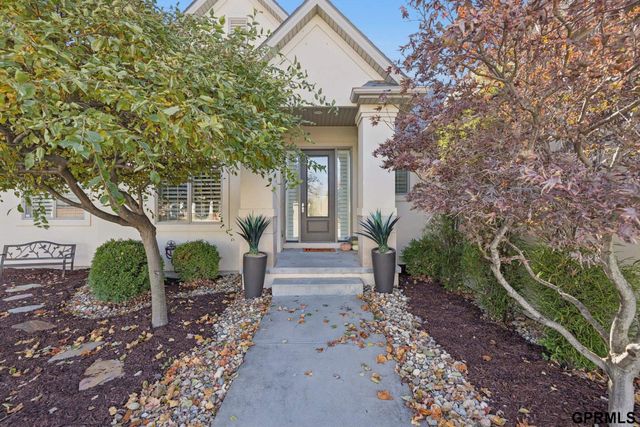 9335 Ravenwood Lane, Lincoln, NE 68526