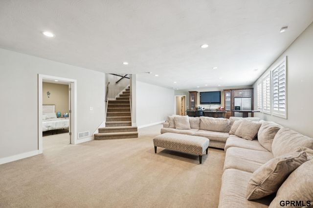 9335 Ravenwood Lane, Lincoln, NE 68526