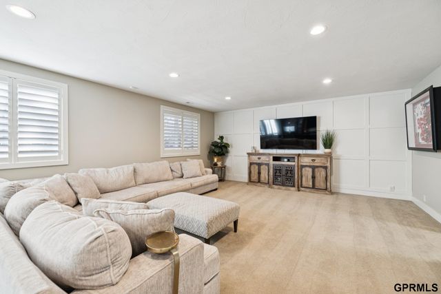 9335 Ravenwood Lane, Lincoln, NE 68526