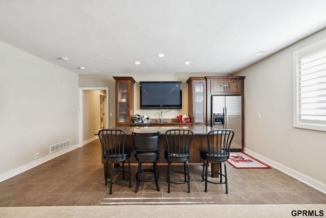 9335 Ravenwood Lane, Lincoln, NE 68526