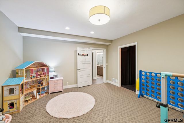 9335 Ravenwood Lane, Lincoln, NE 68526