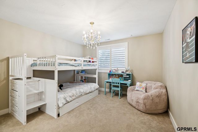 9335 Ravenwood Lane, Lincoln, NE 68526