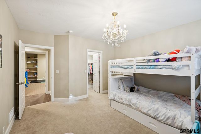 9335 Ravenwood Lane, Lincoln, NE 68526