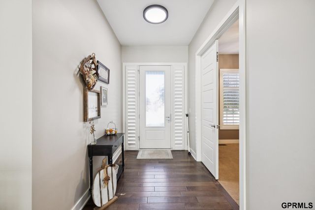 9335 Ravenwood Lane, Lincoln, NE 68526