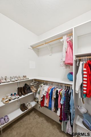 9335 Ravenwood Lane, Lincoln, NE 68526