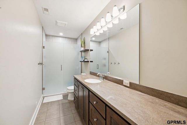 9335 Ravenwood Lane, Lincoln, NE 68526