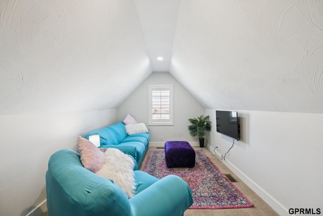 9335 Ravenwood Lane, Lincoln, NE 68526