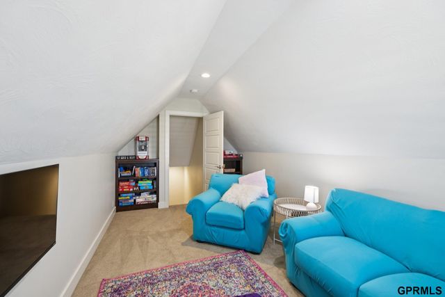 9335 Ravenwood Lane, Lincoln, NE 68526