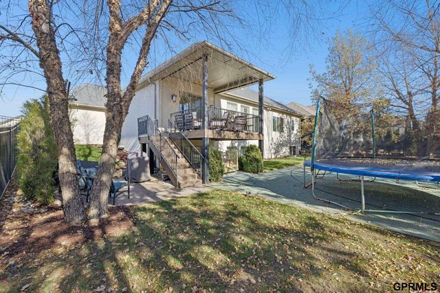 9335 Ravenwood Lane, Lincoln, NE 68526