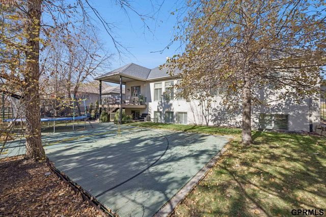 9335 Ravenwood Lane, Lincoln, NE 68526