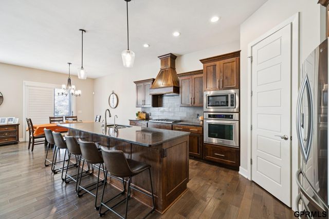 9335 Ravenwood Lane, Lincoln, NE 68526