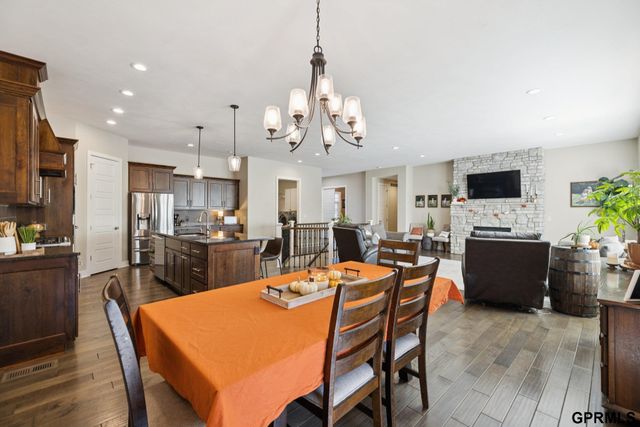 9335 Ravenwood Lane, Lincoln, NE 68526