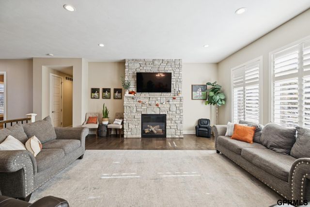 9335 Ravenwood Lane, Lincoln, NE 68526