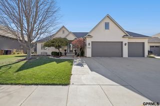 9335 Ravenwood Lane, Lincoln, NE 68526