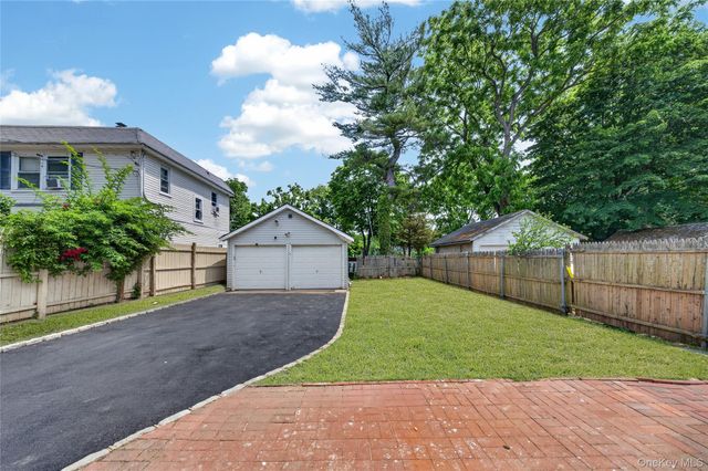 15 Grand Place, Huntington Station, NY 11746