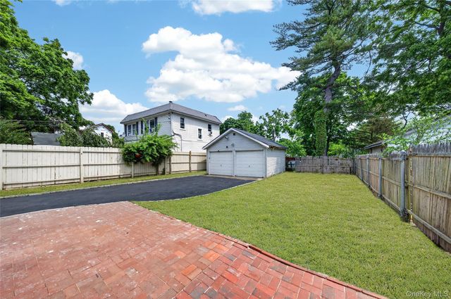 15 Grand Place, Huntington Station, NY 11746