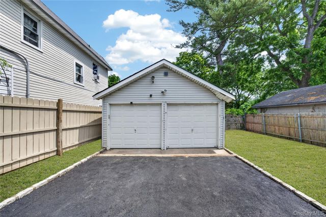 15 Grand Place, Huntington Station, NY 11746