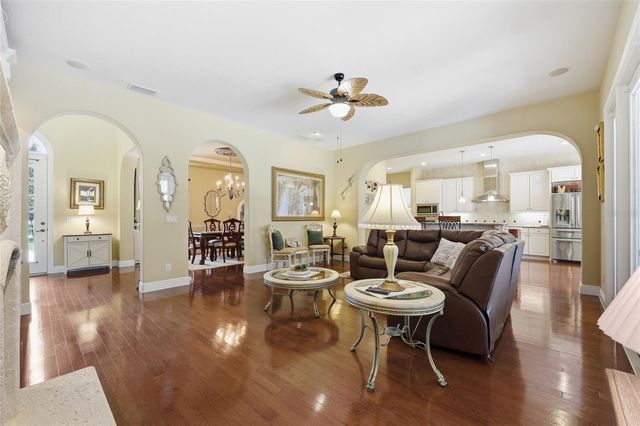 315 W BLUE WATER EDGE DRIVE, Eustis, FL 32736