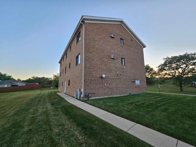 737 Lippert Lane 2N, Glendale Heights, IL 60139
