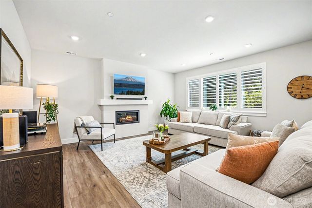 6410 213th Ave Court E, Bonney Lake, WA 98391