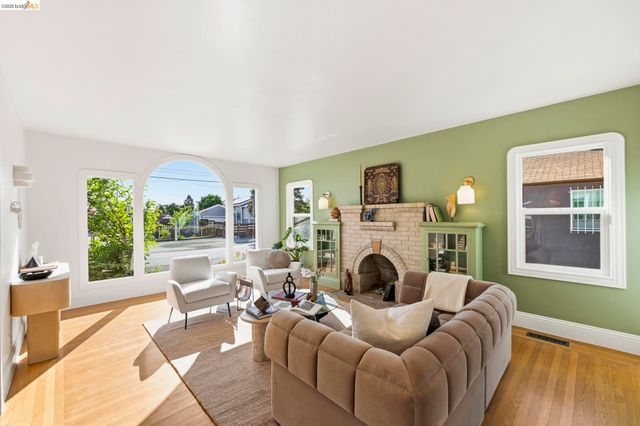 3600 Quigley St, Oakland, CA 94619