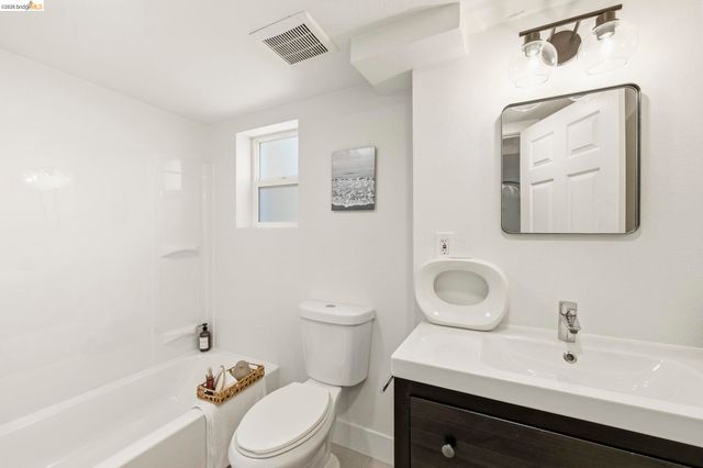 3600 Quigley St, Oakland, CA 94619