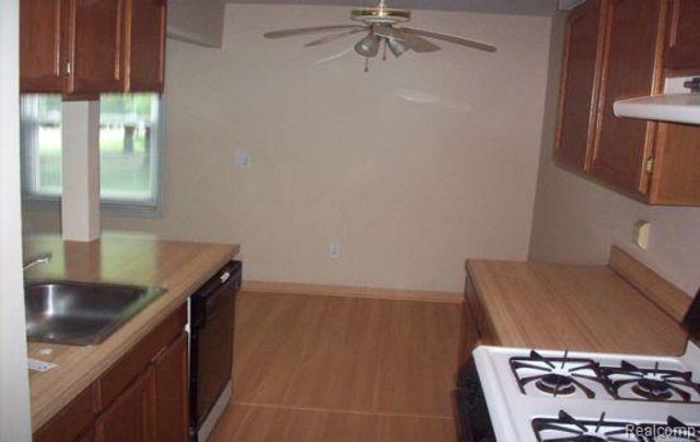 1625 Mariner Drive, Walled Lake, MI 48390