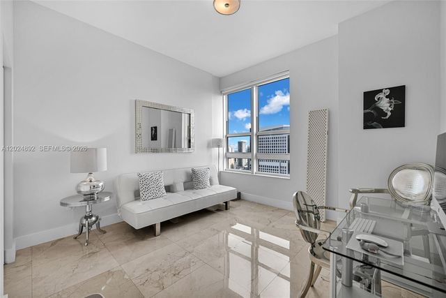 950 Brickell Bay Dr 4204, Miami, FL 33131