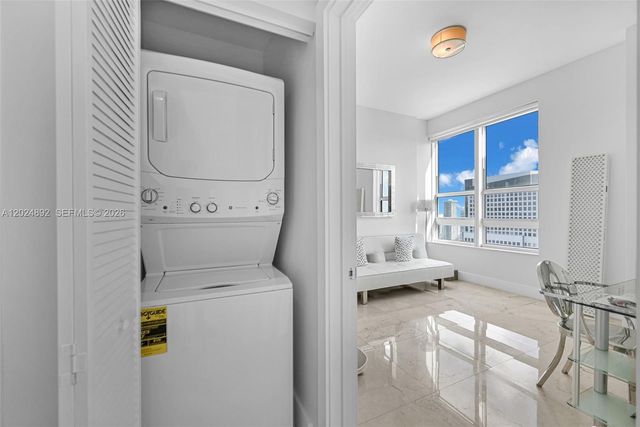 950 Brickell Bay Dr 4204, Miami, FL 33131