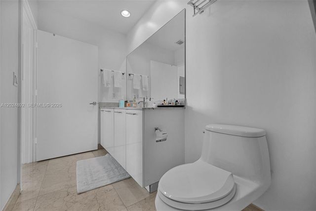 950 Brickell Bay Dr 4204, Miami, FL 33131