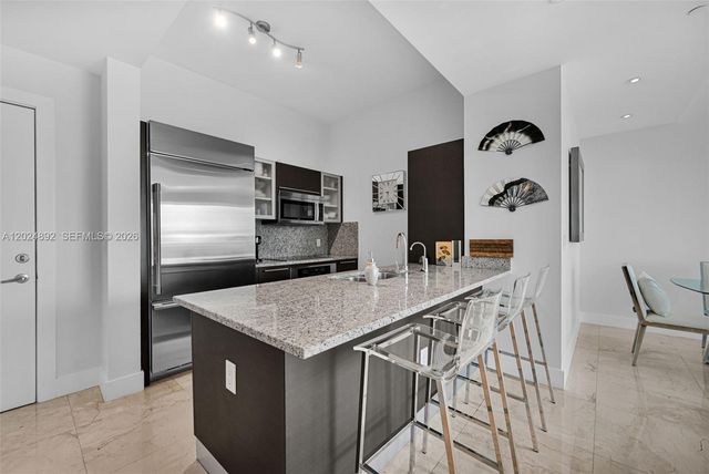 950 Brickell Bay Dr 4204, Miami, FL 33131