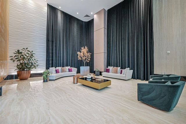 950 Brickell Bay Dr 4204, Miami, FL 33131