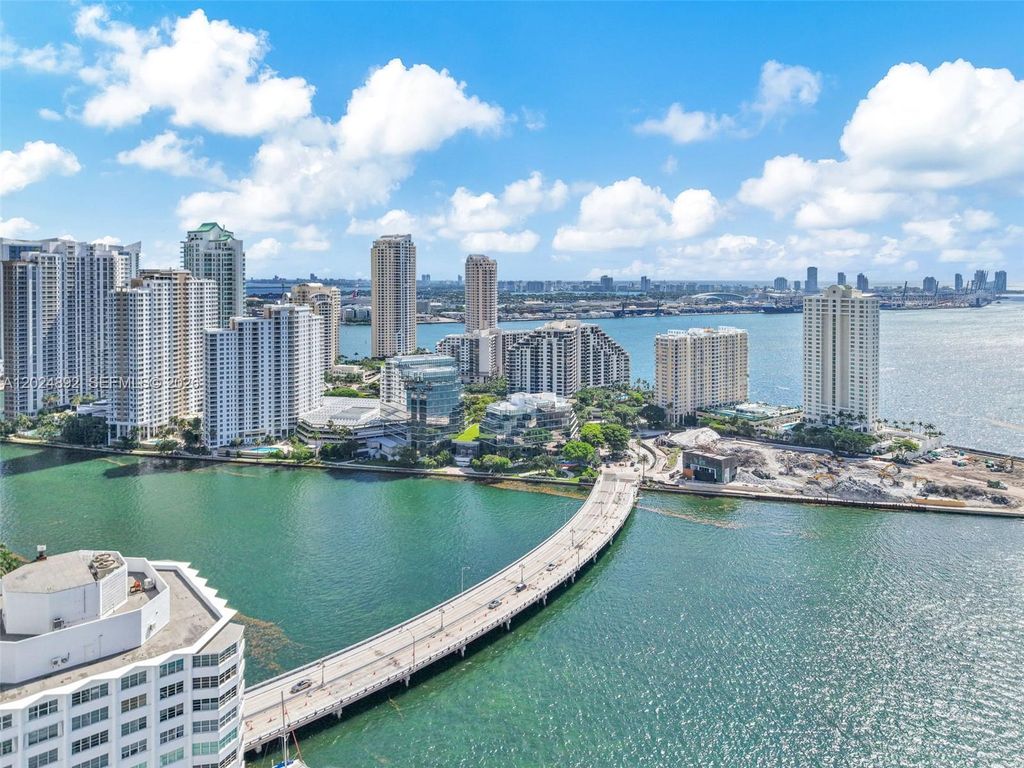 950 Brickell Bay Dr 4204, Miami, FL 33131