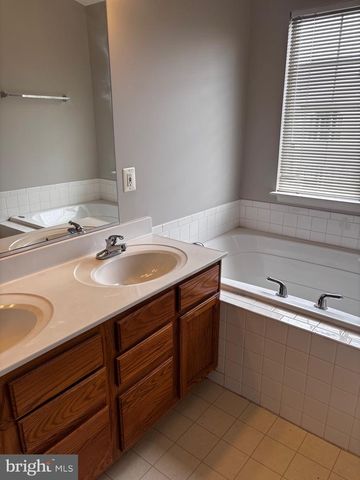11105 DOUBLEDAY LN, Manassas, VA 20109