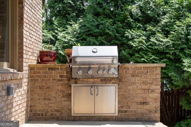 1084 West Nancy Creek Drive, Atlanta, GA 30319