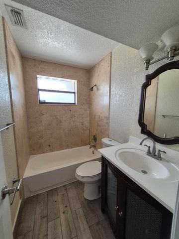 10039 Winding Lake Road 202, Sunrise, FL 33351