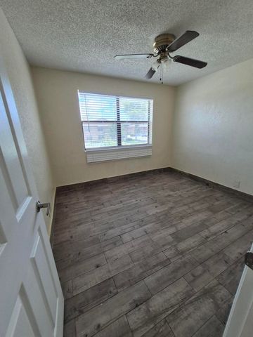 10039 Winding Lake Road 202, Sunrise, FL 33351