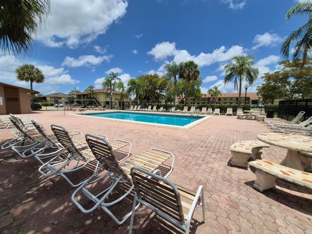 10039 Winding Lake Road 202, Sunrise, FL 33351