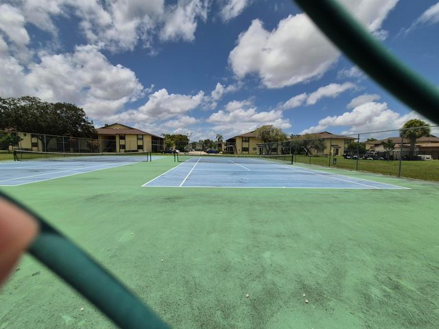 10039 Winding Lake Road 202, Sunrise, FL 33351