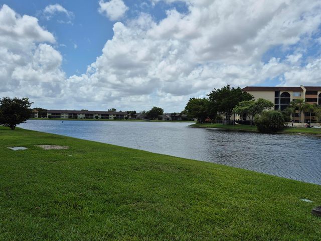 10039 Winding Lake Road 202, Sunrise, FL 33351