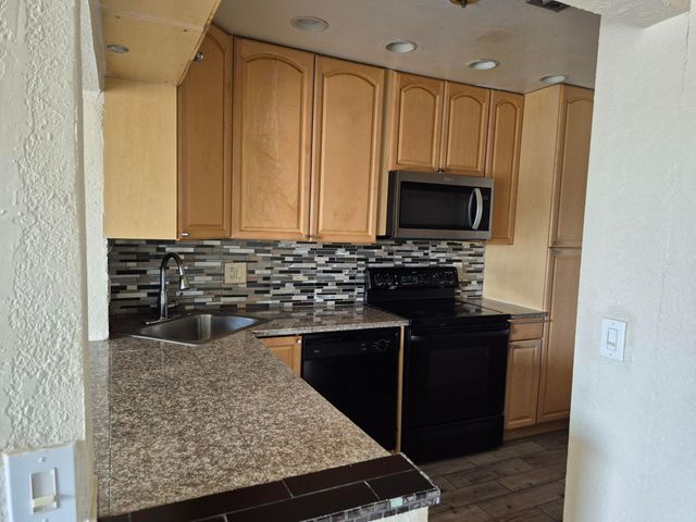 10039 Winding Lake Road 202, Sunrise, FL 33351