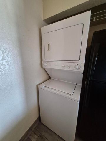 10039 Winding Lake Road 202, Sunrise, FL 33351