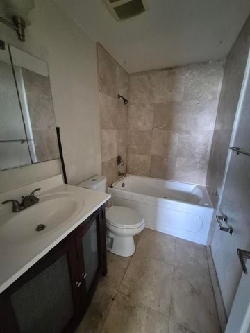 10039 Winding Lake Road 202, Sunrise, FL 33351