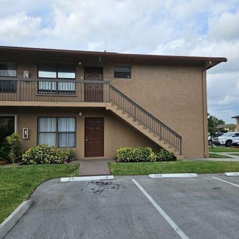 10039 Winding Lake Road 202, Sunrise, FL 33351