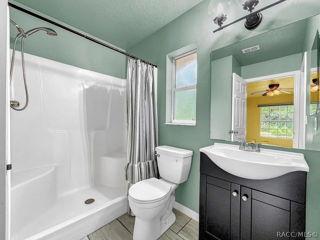 130 N Hawthorne Drive, Inglis, FL 34449