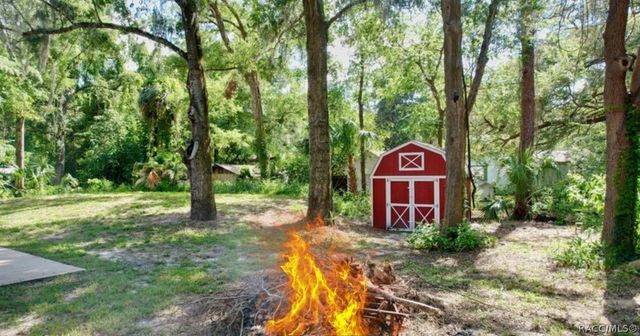 130 N Hawthorne Drive, Inglis, FL 34449